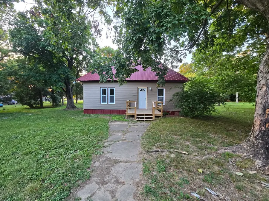 602 W Cherry Street, McLeansboro, IL 62859 - #2