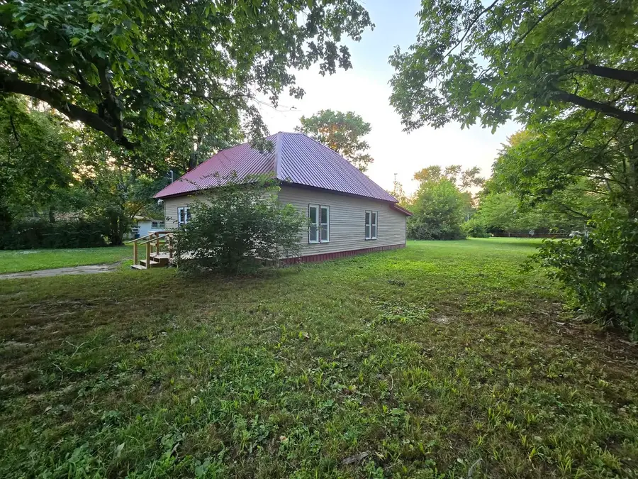 602 W Cherry Street, McLeansboro, IL 62859 - #3