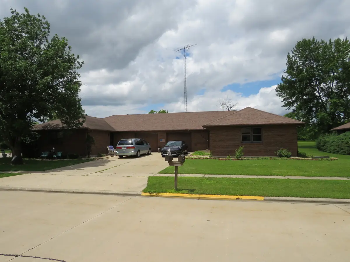 301-303 Carriage Drive, Morris, IL 60450 - #1