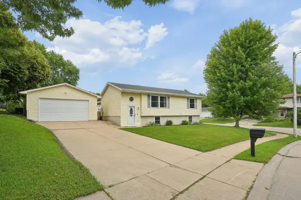 5703 N Linwood Avenue, Davenport, IA 52806