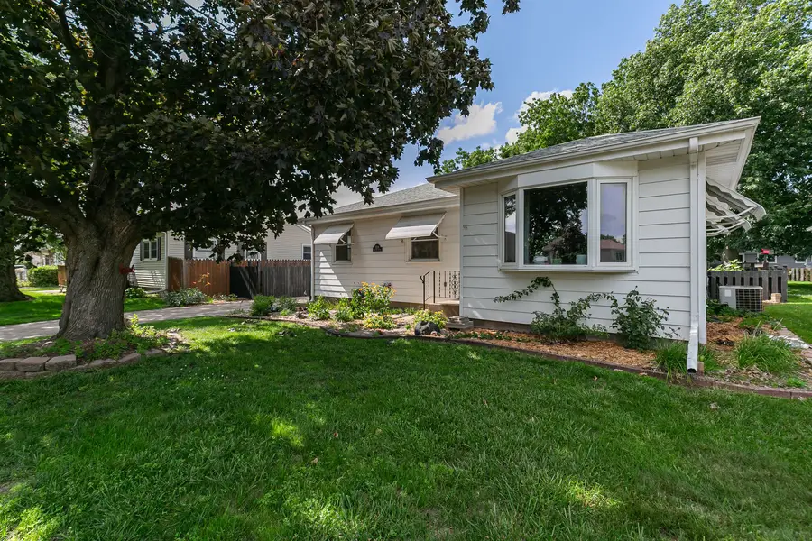 3224 W 17th Street, Davenport, IA 52804 - #2
