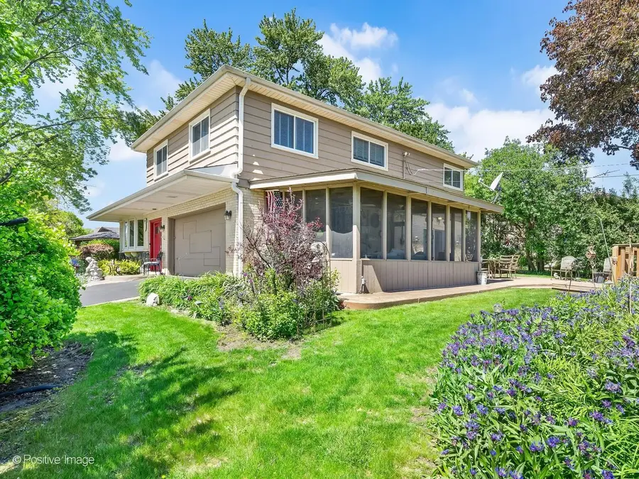 534 E Foster Avenue, Roselle, IL 60172 - #2