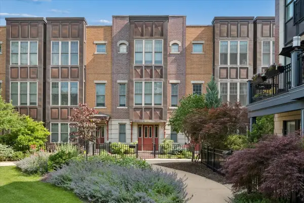 3006 W Newport Avenue, Chicago, IL 60618