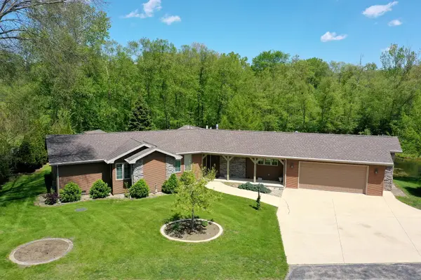 27 Birchwood Lane, St. Anne, IL 60964