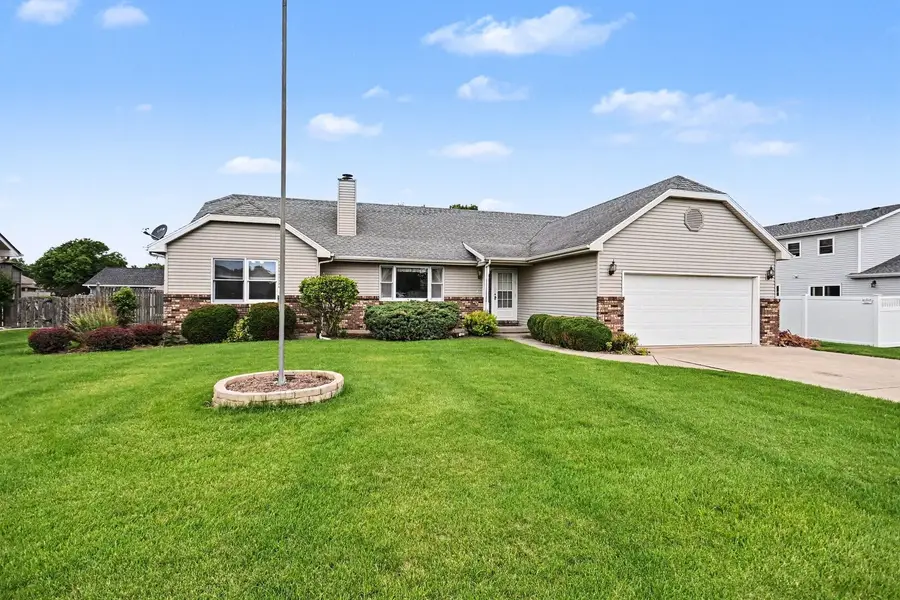 217 E Sunset Avenue, Sandwich, IL 60548 - #2