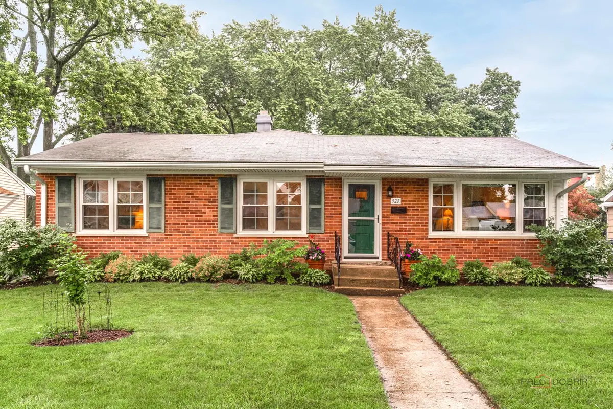528 Ames Street, Libertyville, IL 60048 - #1