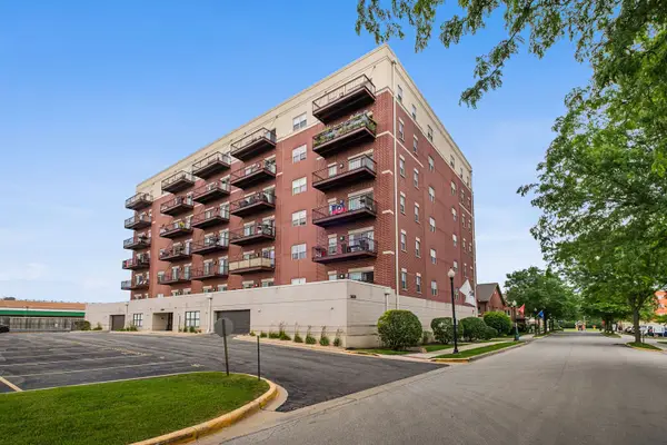 1650 Riverwoods Drive #402, Melrose Park, IL 60160