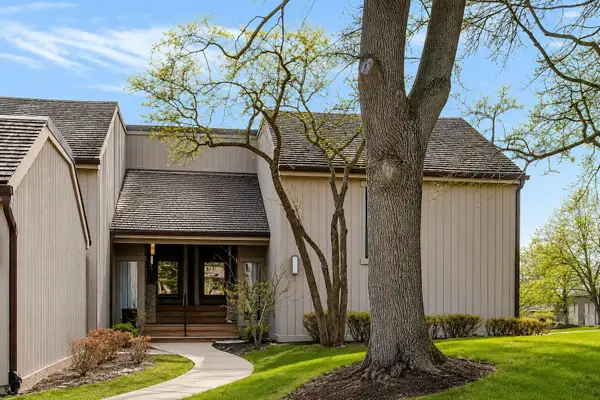 83 Thornhill Lane #B, Lake Barrington, IL 60010