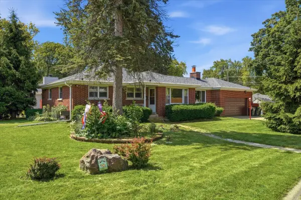 316 Dalton Avenue, Mundelein, IL 60060