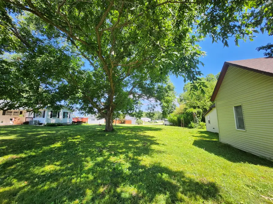 33 Cripple Creek Road, Pinckneyville, IL 62274 - #2