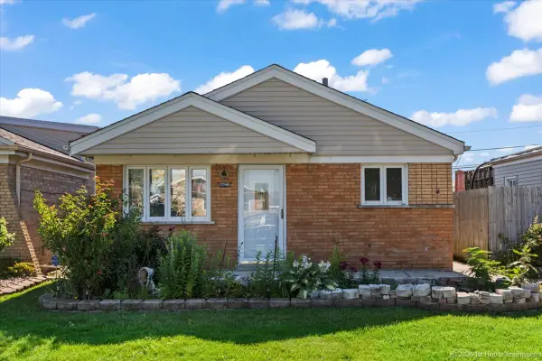 7749 Parkside Avenue, Burbank, IL 60459
