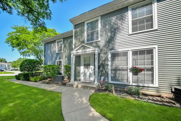 1675 Valley Forge Court #C, Wheaton, IL 60189