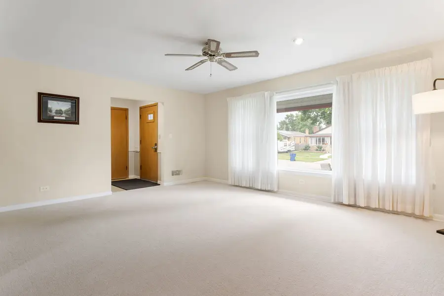 5024 Harnew Road S, Oak Lawn, IL 60453 - #2