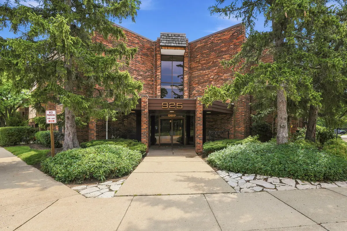 925 Spring Hill Drive #212, Northbrook, IL 60062 - #1