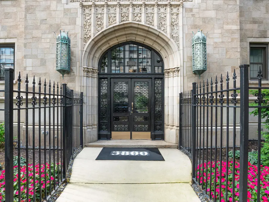 3800 N Lake Shore Drive #11E, Chicago, IL 60613 - #2