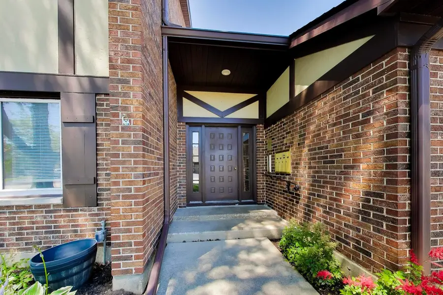 408 Sandhurst Circle, Glen Ellyn, IL 60137 - #2