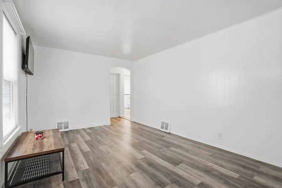 10941 S Avenue C, Chicago, IL 60617 - #3