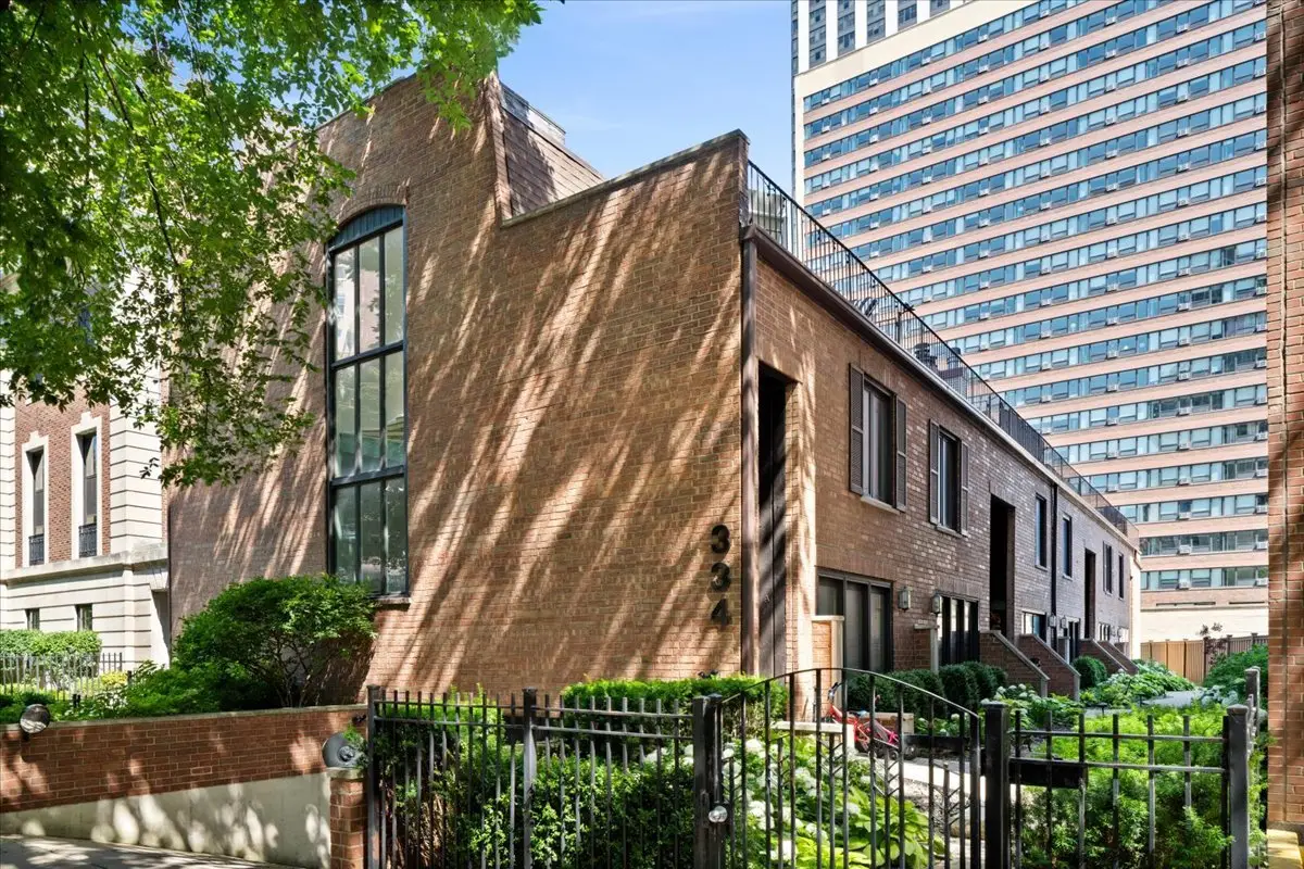 334 W Barry Avenue, Chicago, IL 60657 - #1