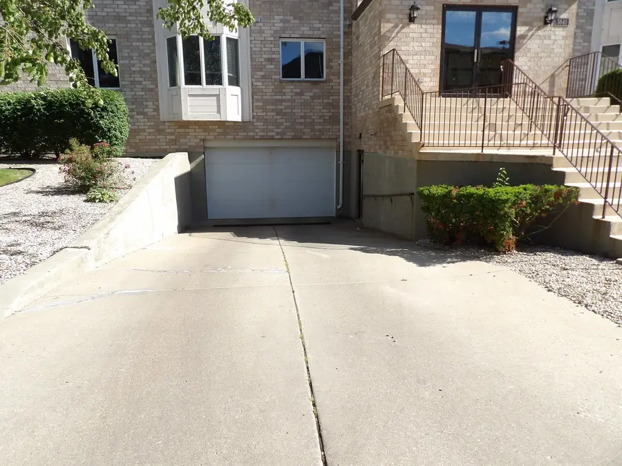 3640 186th Street #402, Lansing, IL 60438 - #3