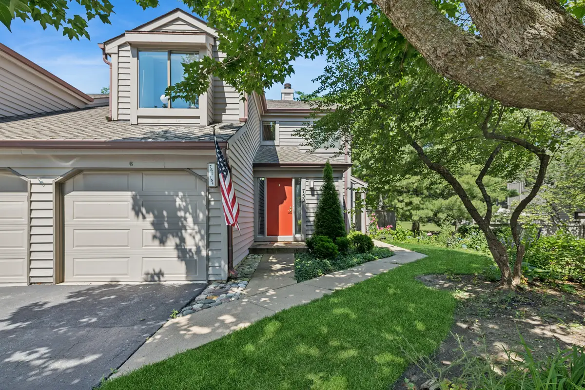 752 Shoreline Road #1077, Lake Barrington, IL 60010 - #1