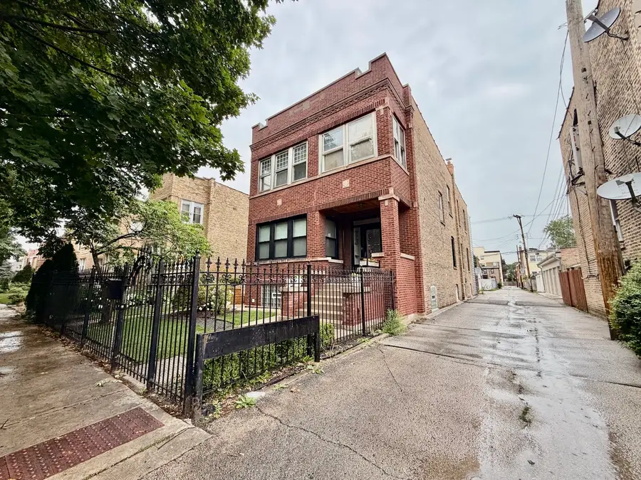 4120 W Barry Avenue, Chicago, IL 60641 - #3