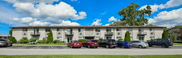 8999 Kennedy Drive #2B, Des Plaines, IL 60016
