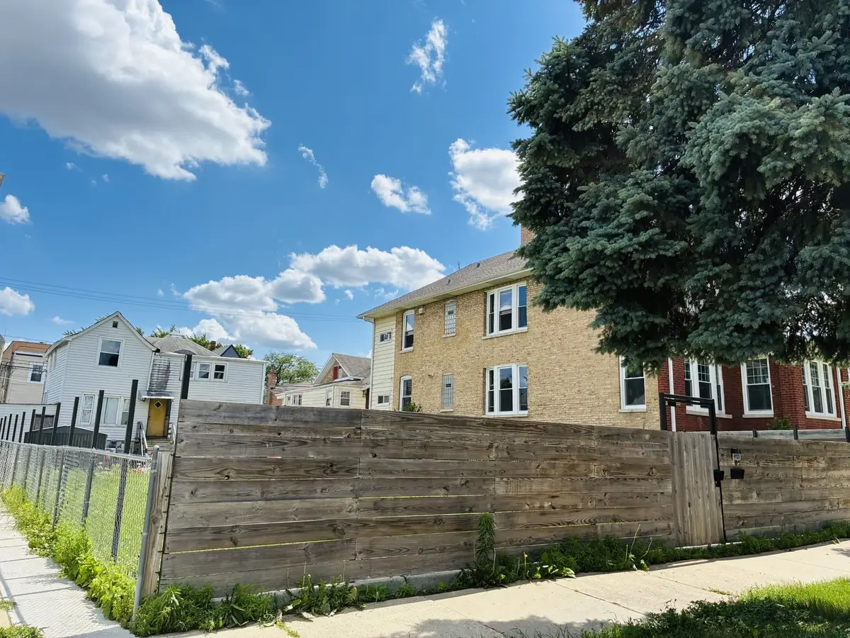 4925 W Warwick Avenue, Chicago, IL 60641 - #1