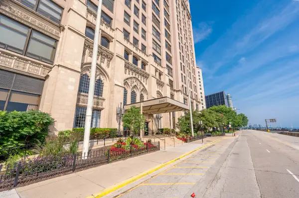 680 N Lake Shore Drive #1313, Chicago, IL 60611