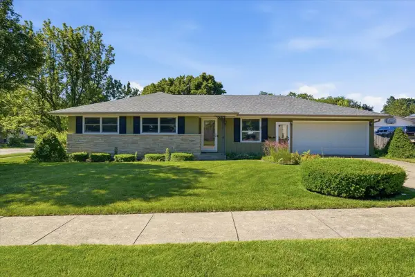 2705 Adelaide Avenue, Waukegan, IL 60087