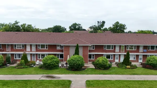 1105 Holiday Lane #15, Des Plaines, IL 60016