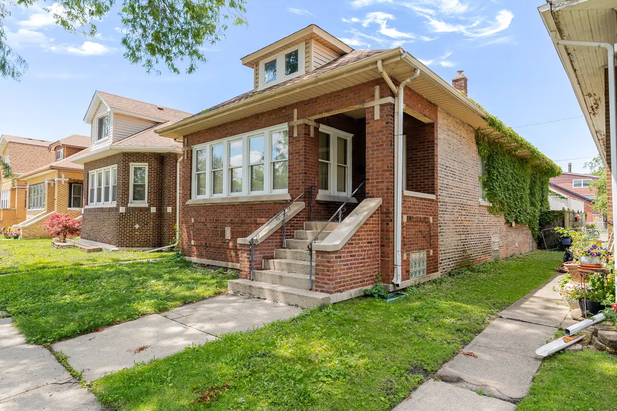 10708 S Avenue E, Chicago, IL 60617 - #1