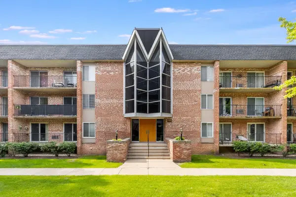 1001 N Mill Street #308, Naperville, IL 60563