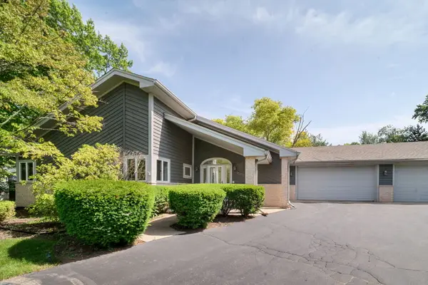 16373 W Menna Lane, Lincolnshire, IL 60069