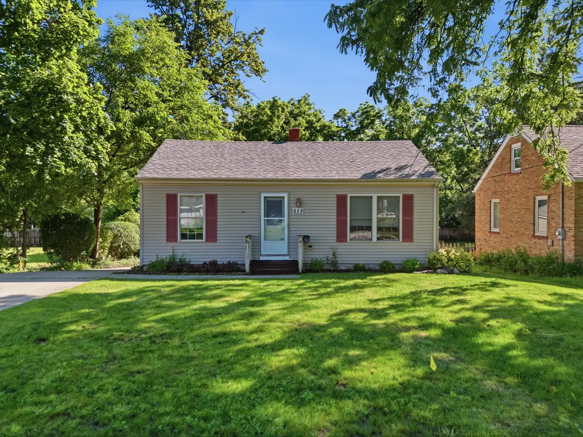 658 Pleasant Street, Woodstock, IL 60098 - #1