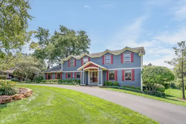 135 Harbor Drive, Lake Barrington, IL 60010