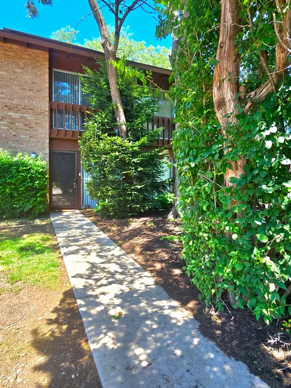 5921 Meadow Drive #156-F, Lisle, IL 60532
