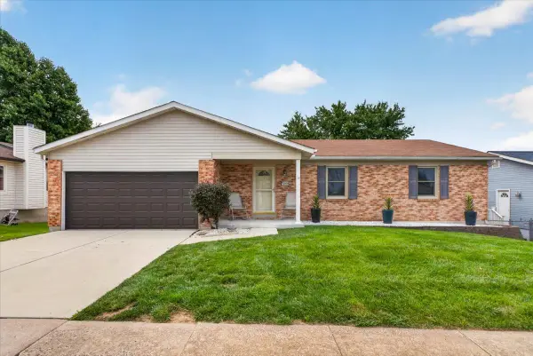 12120 Jeannette Mary Drive, Maryland Heights, MO 63043