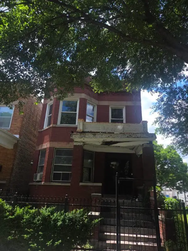 7216 S Dobson Avenue, Chicago, IL 60619