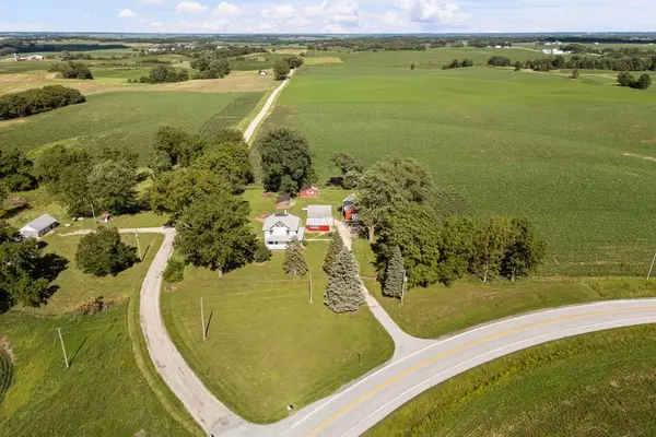 12817 256th Street N, Port Byron, IL 61275