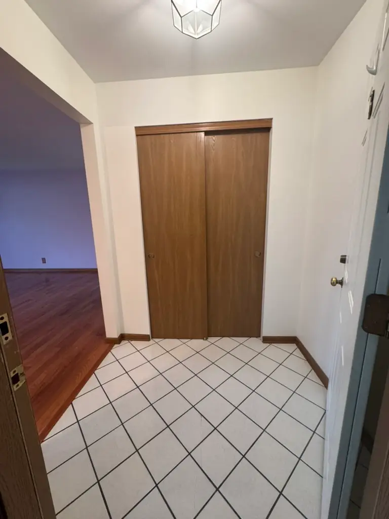 650 Waverly Drive #B, Elgin, IL 60120 - #3