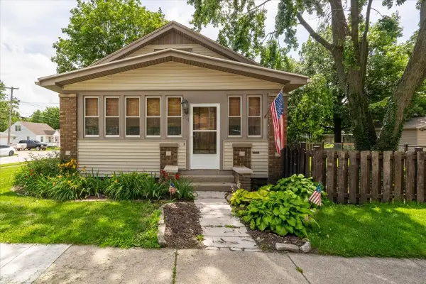 211 E Lincoln Street, Bloomington, IL 61701