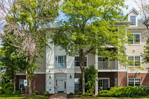 3243 Stratford Court #3B, Lake Bluff, IL 60044