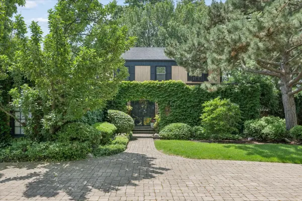1075 North Avenue, Deerfield, IL 60015