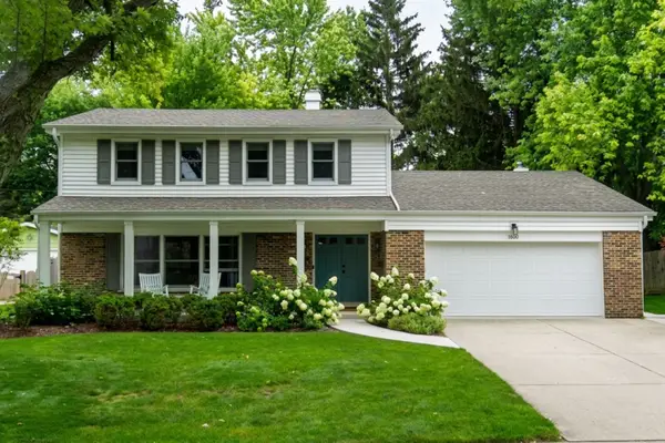 1039 Crestfield Avenue, Libertyville, IL 60048