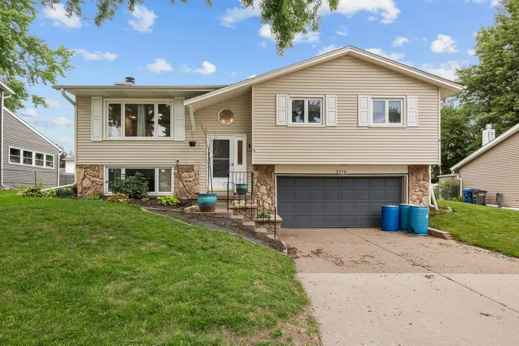 2510 E Crest Avenue, Bettendorf, IA 52722 - #1
