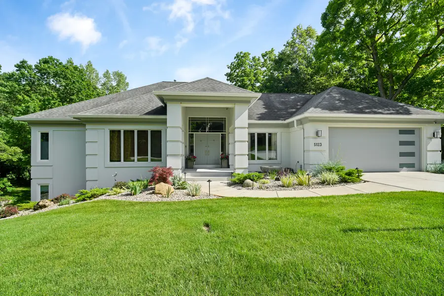 5123 Regents Park Road, Rockford, IL 61107 - #2