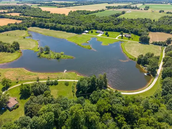 3042 Cannon Gardens Road, Salem, IL 62881