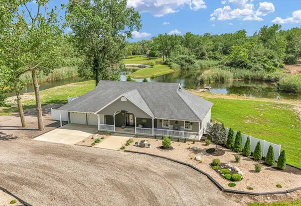 2 Wayman Canyon Road, Oakwood, IL 61858