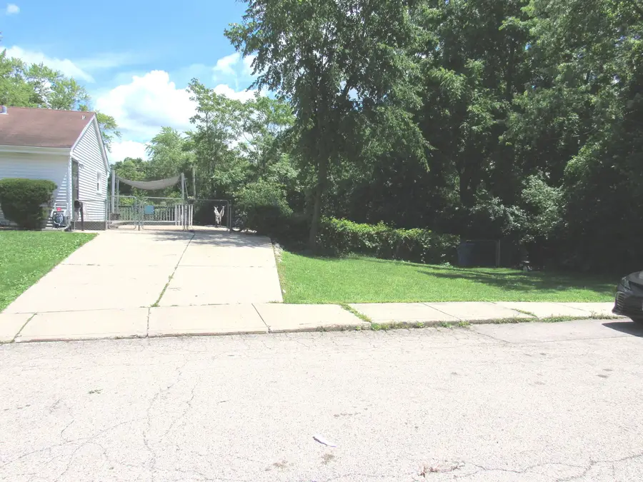 421 Hoover Drive, Carpentersville, IL 60110 - #2