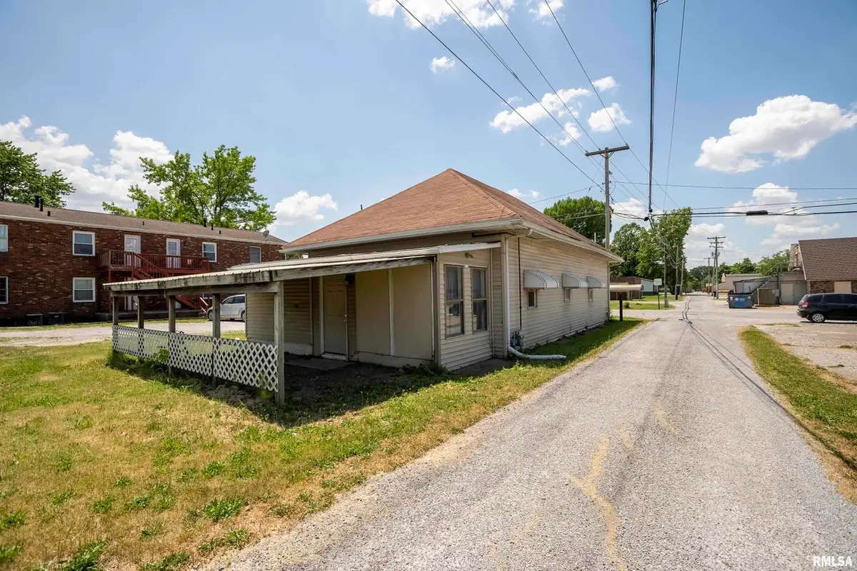 106 S Locust Street, Sesser, IL 62884 - #1